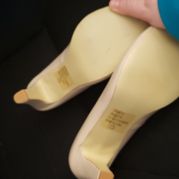 Ladies heels - Picture 2 of 4